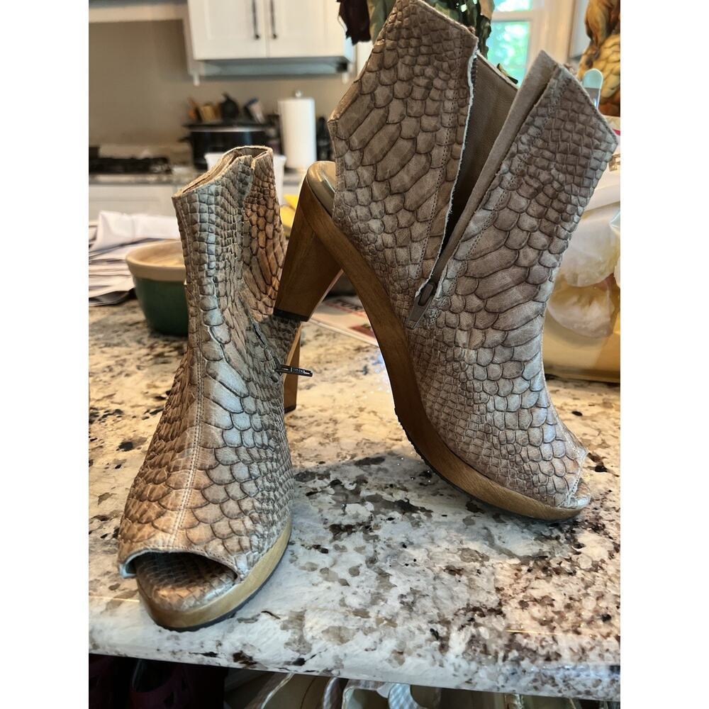 Salpy Artisan Leather Snakeskin Wood Heel Boots Terri Heel Size 7.5 Cocoa Brown